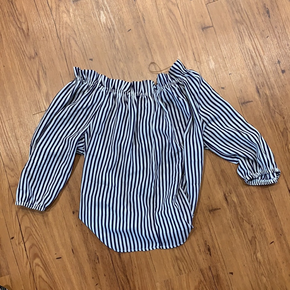 Top - Picture 2 of 2